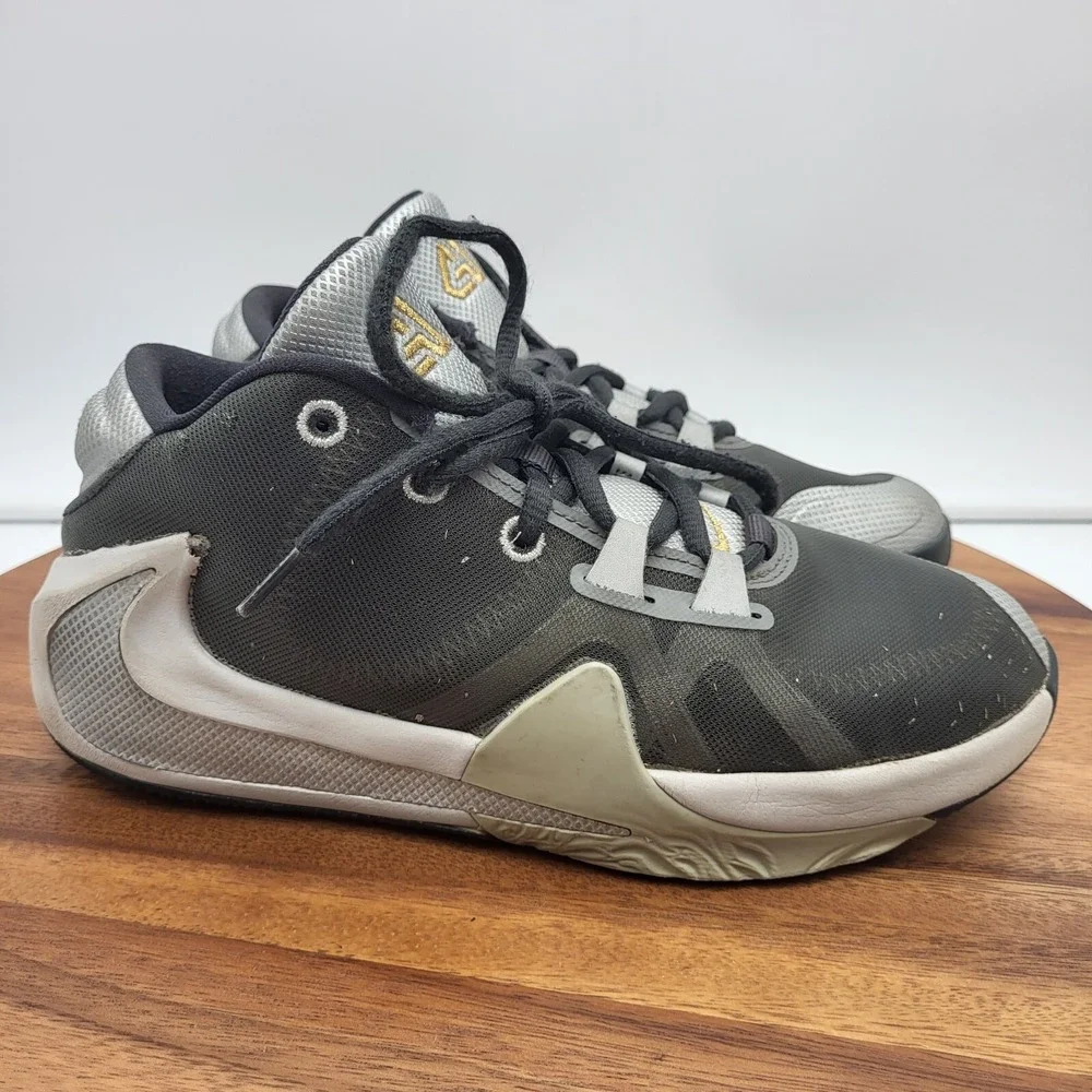 Nike Zoom Freak 1 Basketball Shoes Boys Size 5‎ Y Smoke Grey Sneakers BQ5633-050